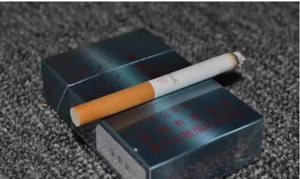 黃鶴樓游泳回歸，爺爺輩最喜愛的香煙品牌