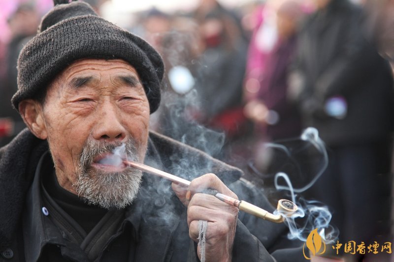 旱煙和煙卷哪個危害大，旱煙袋很有講究